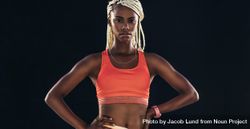 Portrait of a female athlete on a dark background 4MKoE0