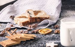 Slices of sponge cake and roasted nuts