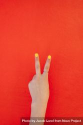 Close up of hand of a woman gesturing a peace sign with fingers 0Pv8m4