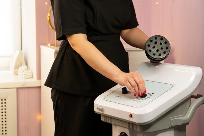 A therapist operating a multi-node attachment on a shaping device