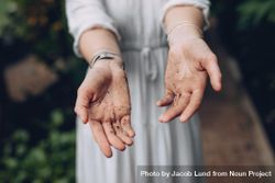 Cropped shot of female gardener hands showing her hands covered in dirt 5QxkE0