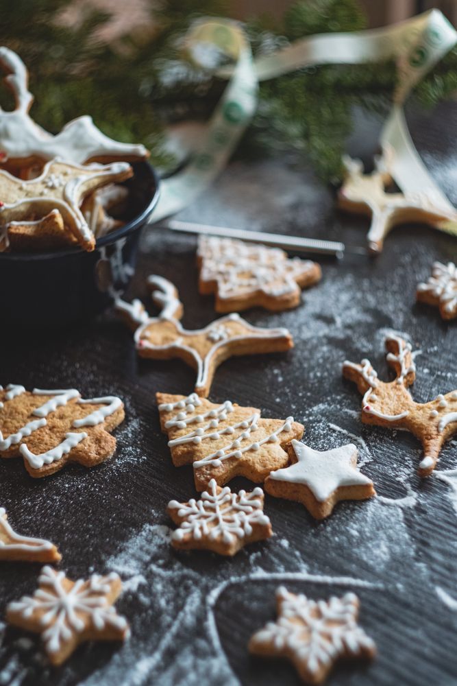 Christmas spice cookies with sugar icing detail