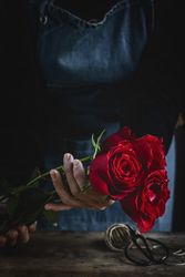 Unrecognizable woman making a bouquet of red roses