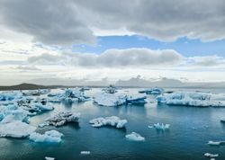 Iceland, Jokulsarlon Lagoon, Turquoise icebergs floating in Glacier Lagoon on Iceland.