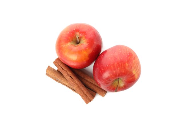 Two apples and cinnamon sticks