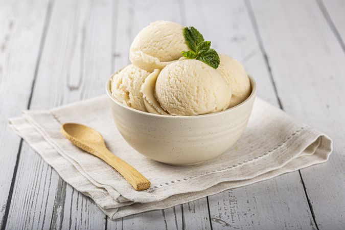 Bowl with vanilla ice cream balls.