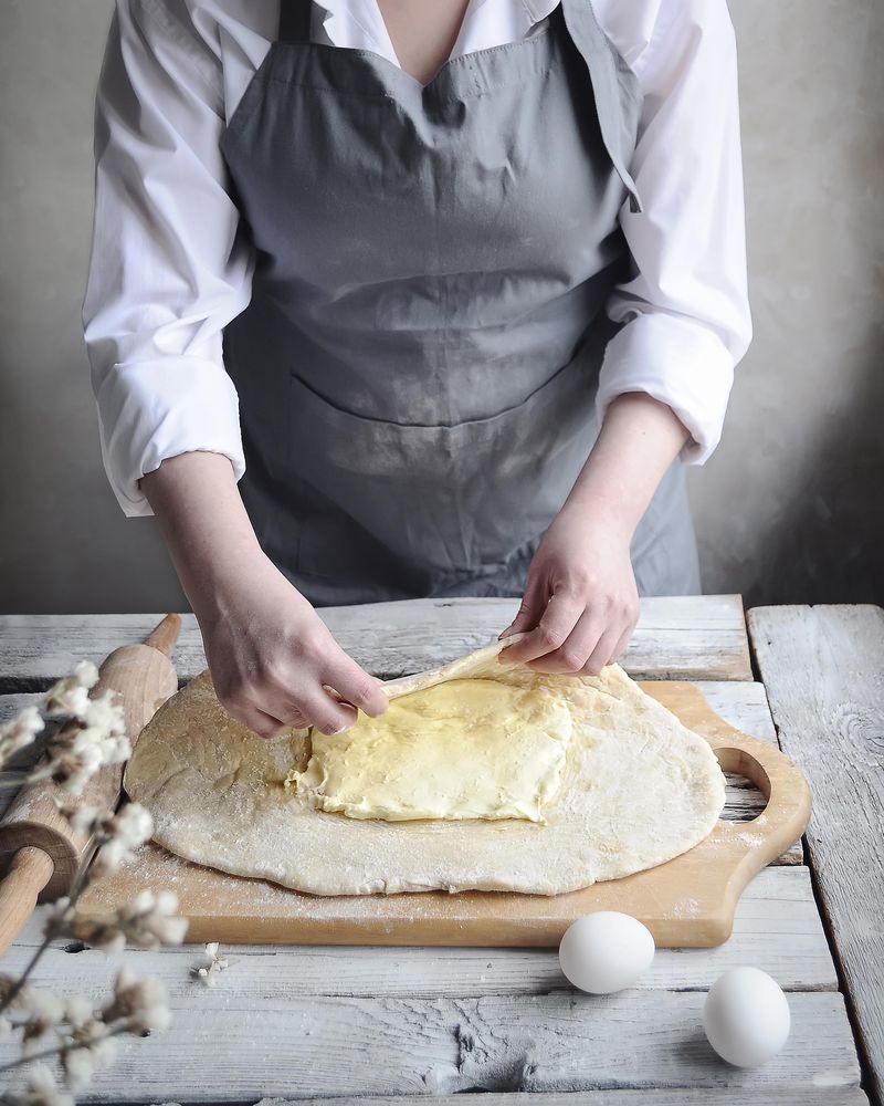 Chef making a pie with dough