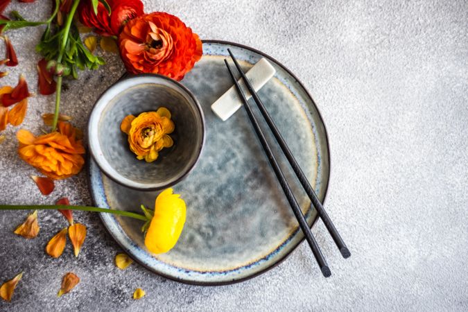 Rustic table setting with fresh flowers and chopsticks
