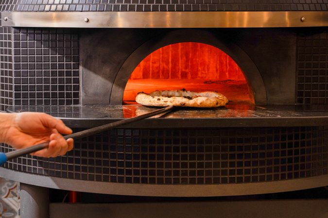 Traditional Pizza Craft - Artisanal Oven