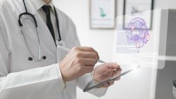 Doctor analyzes brain with AI