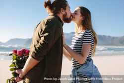 Couple in love kissing on the beach. 4mAgX4