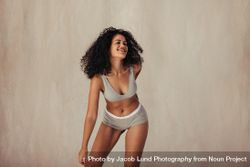 Body positive female model posing in her natural body 43PoXb