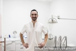 Portrait of a confident male dentist posing in an dentist office 5QZde4