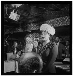New York City, New York, USA - Sept 1947: Portrait of Ella Fitzgerald, Dizzy Gillespie and band 5lZqNb