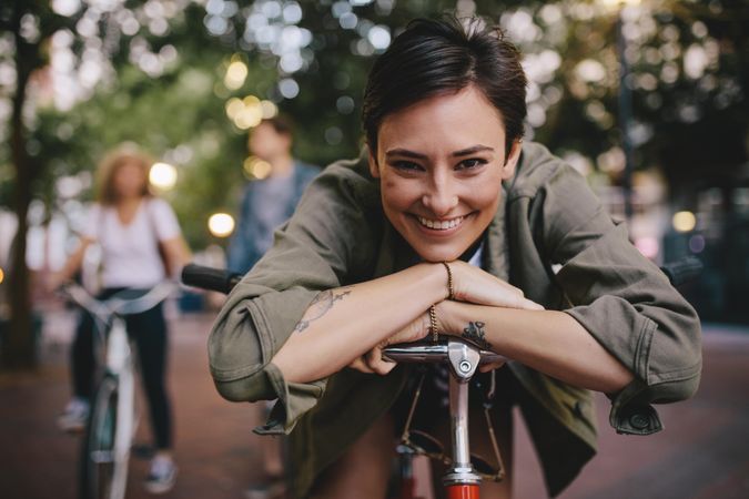 Woman enjoying a day in the city with her bike and friends