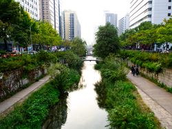 Cheonggyecheon river