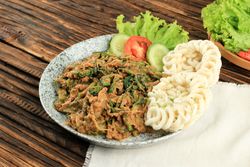 Serving of lotek, Sudanese vegetable salad with peanut dressing