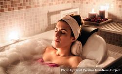 Woman relaxing in therapeutic bath 5zrzEj