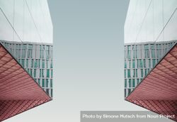 Symmetrical reflective architectural detail bDYlV0