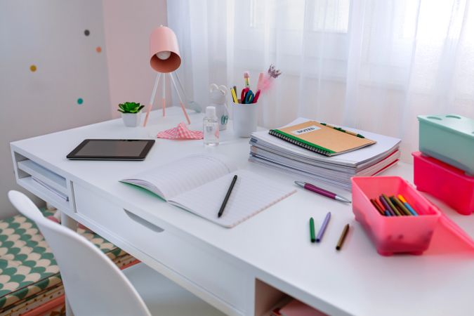 desk in girl's bedroom