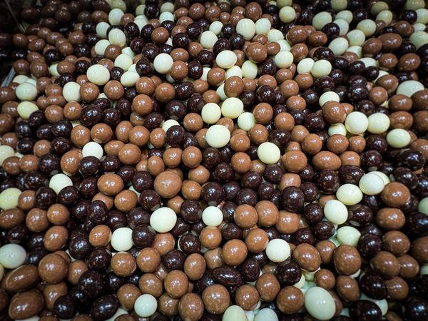 Mixed chocolate balls