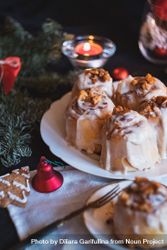 Warm Christmas buns with frosting 0VqZkb