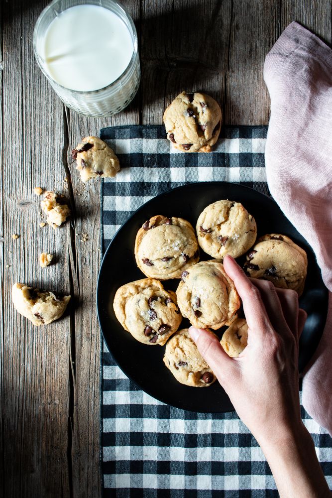Plate with vegan cookies with chocolate chips