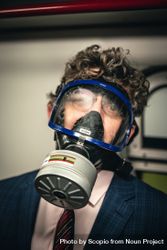 Man in suit and gas mask 5p698b