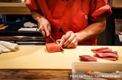 Chef slicing meat on chopping board 5nKWA4