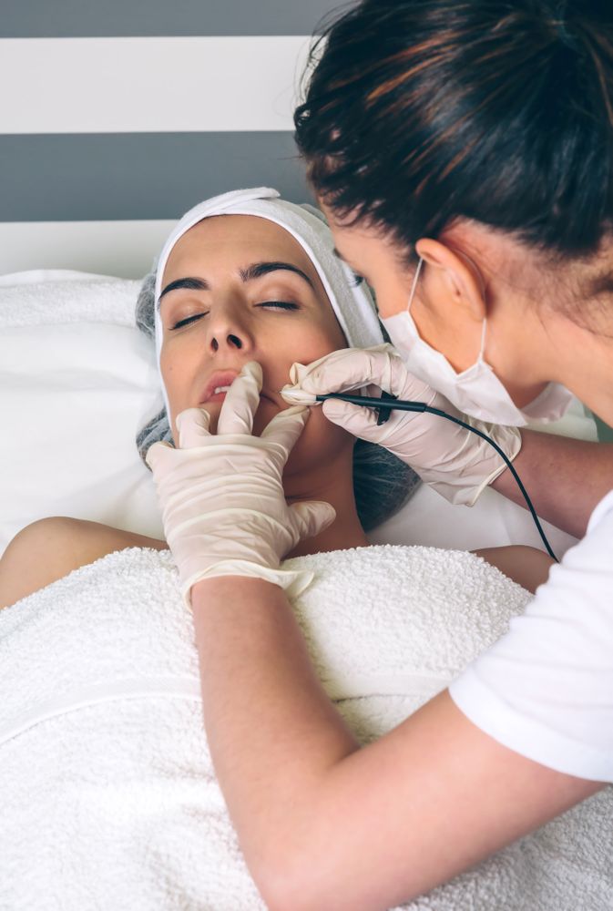 Woman receiving treatment on lips in clinical center