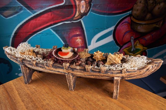 Boat with scallops in restaurant