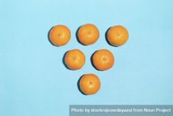 Juicy and natural tangerines forming a triangle shape 4Baa3x