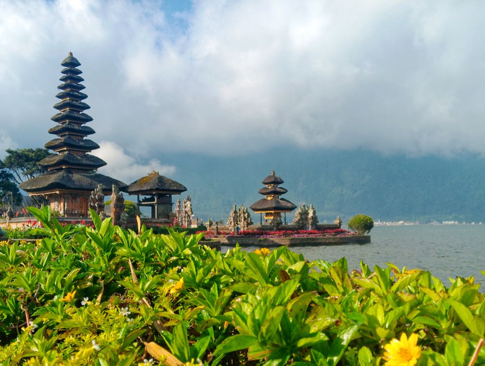 A place of worship for Hindus on the edge of a lake with a cool feel