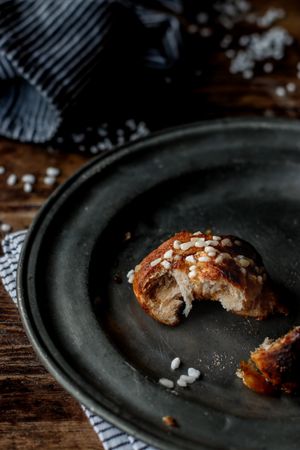 Cardamom buns on grating