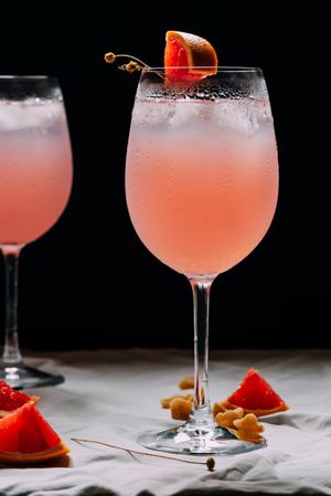 Cocktail grapefruit. Alcoholic beverage with ice