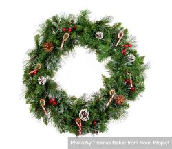 Christmas wreath isolated on blank background 5lq364
