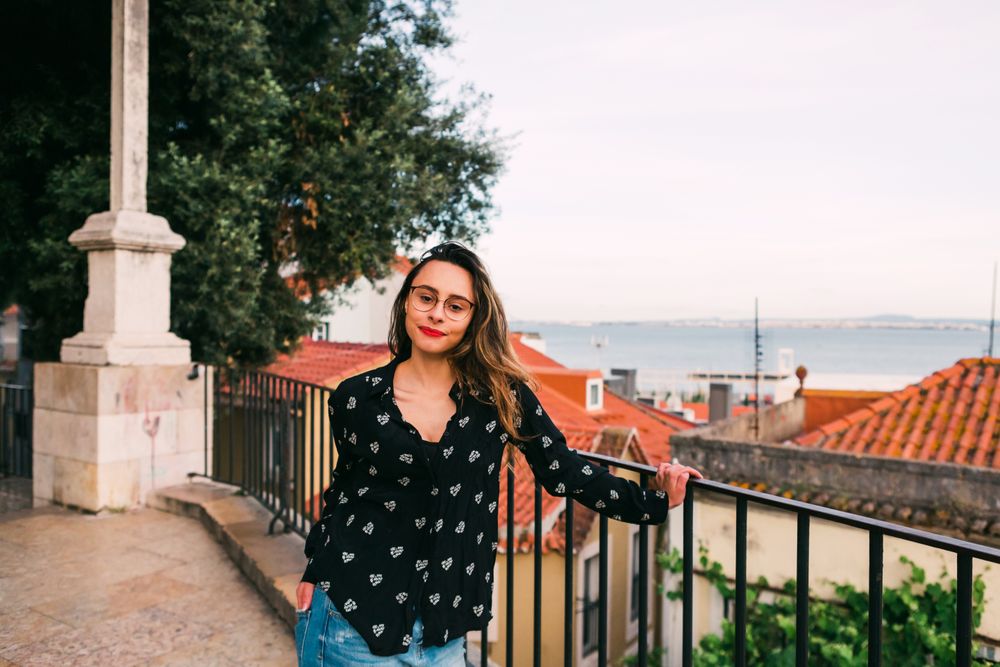 Casual woman against cityscape