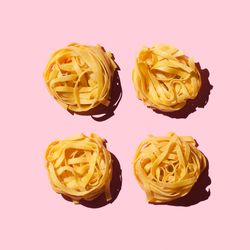 Bird's nest pasta organized over pink background