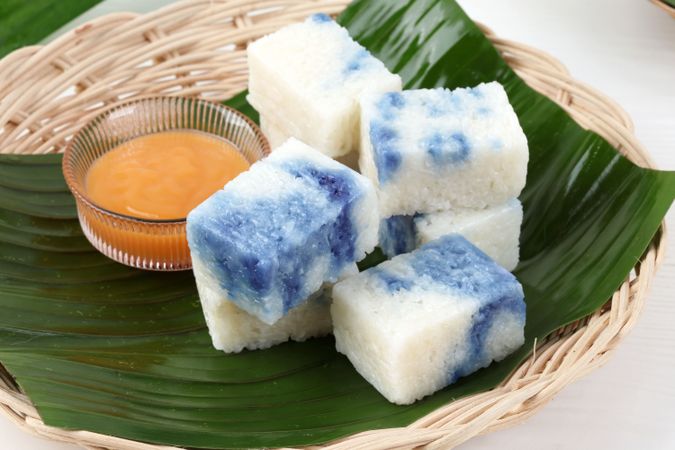 Pulut Ketan Srikaya or Kue Pulut Tai Tai.