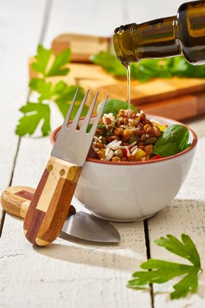 Bright vegetables with lentils and spinach in bowl