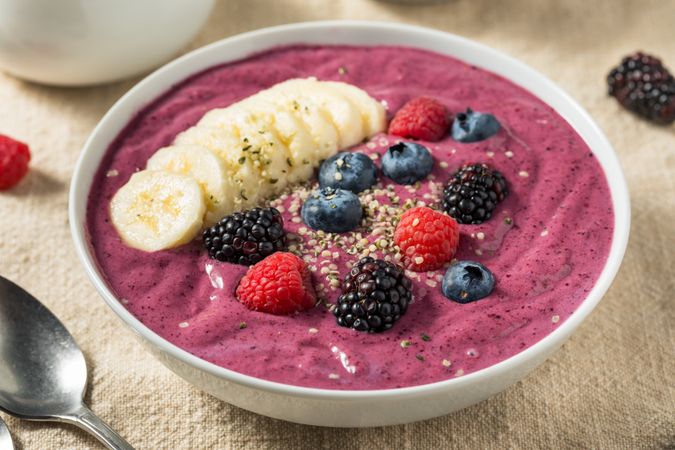 Homemade Healthy Berry Smoothie Bowl