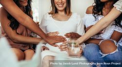 Friends sharing positivity and care for pregnancy 5wXLev