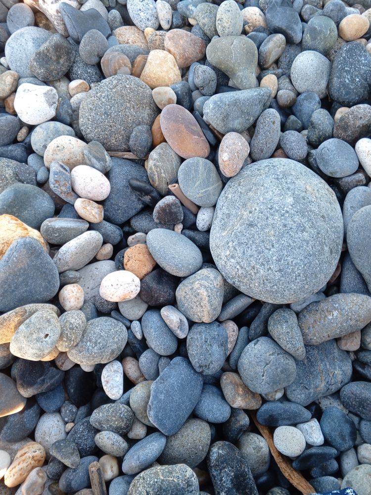 Rocks on a beach in Bengkulu, Indonesia, with gray tones and various patterns on the stones.