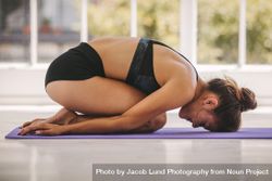 Fitness woman doing child pose in yoga class 4APOY5