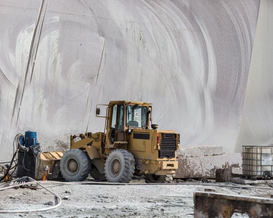 Block and heavy machinery in quarry