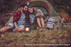 Romantic couple spending quality time on a camping holiday 43Dkgb