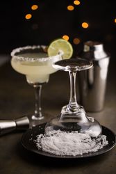 Preparing a margarita cocktail