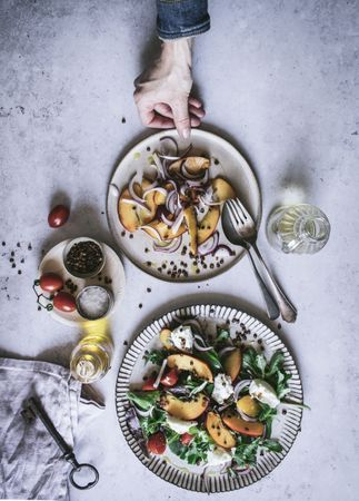 Salad with nectarines and crunchy lentils
