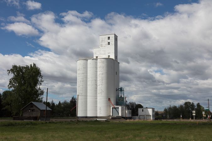 Grain elevator in the town of Grass Valley, Oregon