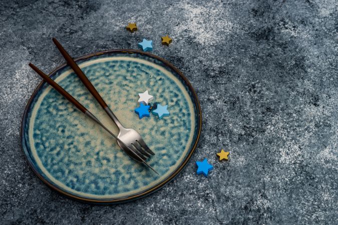 Christmas table setting of blue plate with star shapes
